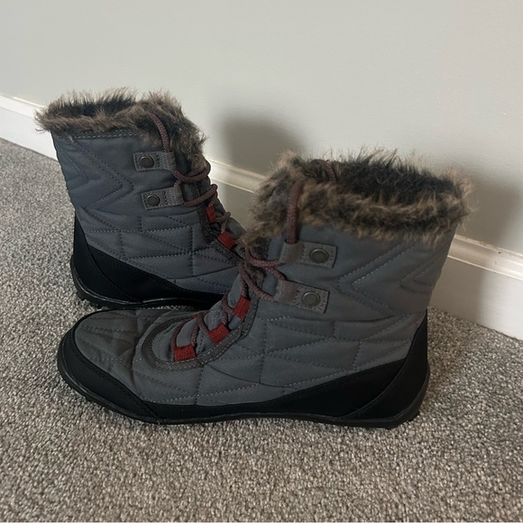 Columbia Women's Gray and Black Snow Boots!! - Picture 2 of 8